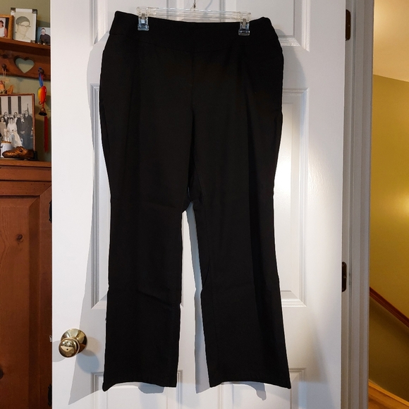 Westbound Woman Pull-On Distressed Black Pants 16W Short EUC - Picture 13 of 14